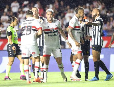 Sao Paulo (SP), 02 / 14 / 2024 - Sao Paulo ve Santos arasında oynanan 2024 Campeonato Paulista 'nın sekizinci turu için geçerli olan maçta teklif 14 Şubat Çarşamba gecesi Sao Paulo- SP' da Morumbi Stadyumu 'nda yapıldı.