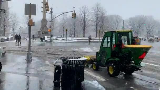 Salju Lebat Menerjang New York Dan Northeast Membawa Bahaya Perjalanan — Stok Video