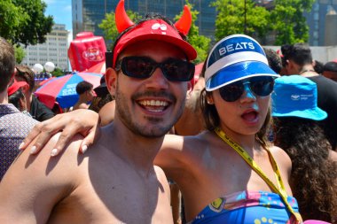 RIO de JANEIRO (RJ), Brezilya 02 / 17 / 2024 - Brezilyalı şarkıcı Anitta, Rua Primeiro de Marco 'da mega bloğuna başladı ve Av' da sona erdi. Başkan Antonio Carlos 'u. Etkinliğe coşkulu bir hayran ve şenlik seyircisi katılıyor