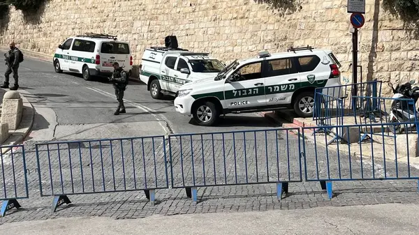 Les Soldats Israéliens Empêchent Les Fidèles Musulmans Entrer Dans Aqsa — Photo