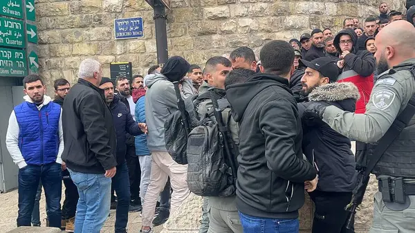 Ισραηλινοί Στρατιώτες Εμποδίζουν Μουσουλμάνους Προσκυνητές Από Την Είσοδο Aqsa Mosquei — Φωτογραφία Αρχείου