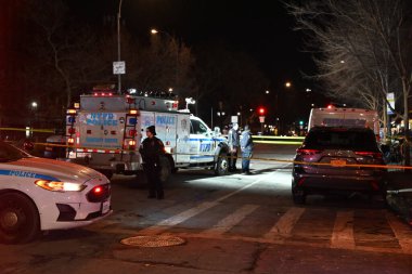 New York, New York 'ta Adam Clayton Powell Jr. Bulvarı' nda birkaç kişi vuruldu. 18 Şubat 2024, New York, New York, ABD: Sabah 4 sularında polis, New York City 'deki Adam Clayton Powell Jr. Bulvarı' na silahlı saldırı ihbarında bulundu..