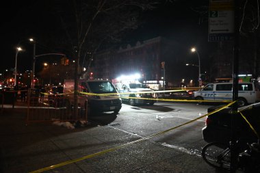 New York, New York 'ta Adam Clayton Powell Jr. Bulvarı' nda birkaç kişi vuruldu. 18 Şubat 2024, New York, New York, ABD: Sabah 4 sularında polis, New York City 'deki Adam Clayton Powell Jr. Bulvarı' na silahlı saldırı ihbarında bulundu..