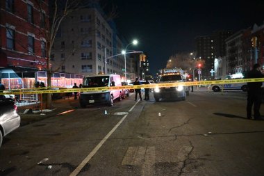 New York, New York 'ta Adam Clayton Powell Jr. Bulvarı' nda birkaç kişi vuruldu. 18 Şubat 2024, New York, New York, ABD: Sabah 4 sularında polis, New York City 'deki Adam Clayton Powell Jr. Bulvarı' na silahlı saldırı ihbarında bulundu..