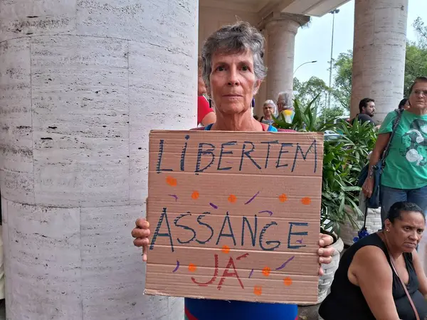 Rio Janeiro Brasil 2024 Demonstração Pela Liberdade Jornalista Fundador Wikileaks — Fotografia de Stock