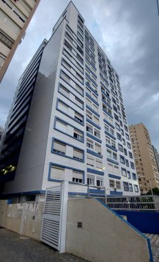 SANTOS, Brezilya 02 / 23 / 2024 - Santos, Brezilya 'daki diğer tip konutlara kıyasla en fazla apartman sayısına sahip şehir. Şehir çok sayıda proje kazanıyor.