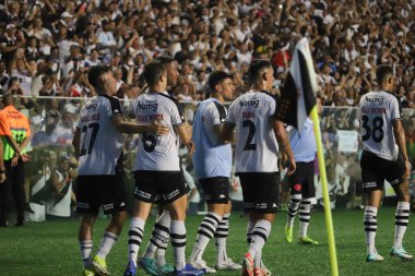 Cariacica (ES), 02 / 24 / 2024 - Vasco oyuncuları, Kleber Andrade Stadyumu 'nda düzenlenen Carioca Futbol Şampiyonası' nın 10. turu için geçerli olan Vasco ile Volta Redonda arasında oynanan karşılaşmada bir golü kutladılar. 