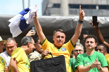 Sao Paulo SP, Brezilya 02 / 25 / 2024 - Eski Brezilya Cumhurbaşkanı Jair Messias Bolsonaro, bu Pazar günü Sao Paulo kentinde Avenida Paulista 'da düzenlenen bir gösteri sırasında,). 