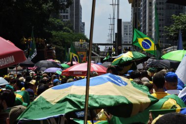 Sao Paulo (SP), Brezilya 02 / 25 / 2024 - protestocular, Brezilya eski Cumhurbaşkanı Jair Bolsonaro 'nun 25 Şubat 2024 Pazar günü öğleden sonra yaptığı bir etkinlik için Avenida Paulista' ya geldiler. 