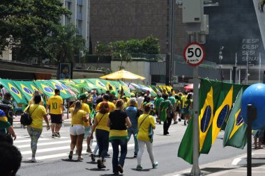 Sao Paulo (SP), Brezilya 02 / 25 / 2024 - protestocular, Brezilya eski Cumhurbaşkanı Jair Bolsonaro 'nun 25 Şubat 2024 Pazar günü öğleden sonra yaptığı bir etkinlik için Avenida Paulista' ya geldiler. 