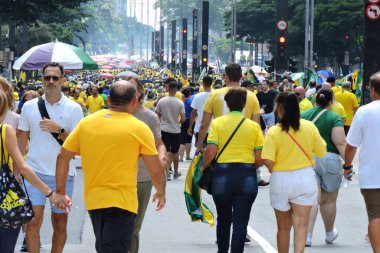 Sao Paulo (SP), Brezilya 02 / 25 / 2024 - protestocular, Brezilya eski Cumhurbaşkanı Jair Bolsonaro 'nun 25 Şubat 2024 Pazar günü öğleden sonra yaptığı bir etkinlik için Avenida Paulista' ya geldiler. 