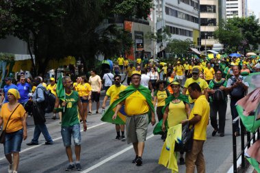 Sao Paulo (SP), Brezilya 02 / 25 / 2024 - protestocular, Brezilya eski Cumhurbaşkanı Jair Bolsonaro 'nun 25 Şubat 2024 Pazar günü öğleden sonra yaptığı bir etkinlik için Avenida Paulista' ya geldiler. 