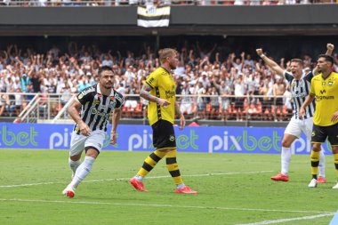 Sao Paulo (SP), 02 / 25 / 2024 - Willian Bigode do Santos, Morumbis 'te Campeonato Paulista' nın onuncu raundunda Santos ve Sao Bernardo arasında oynanan maçta gol attı ve golünü kutladı.