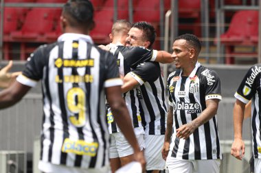 Sao Paulo (SP), 02 / 25 / 2024 - Willian Bigode do Santos, Morumbis 'te Campeonato Paulista' nın onuncu raundunda Santos ve Sao Bernardo arasında oynanan maçta gol attı ve golünü kutladı.