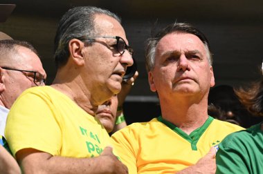 Sao Paulo SP, 02 / 25 / 2024 - Eski Brezilya Cumhurbaşkanı Jair Messias Bolsonaro ve papaz Silas Malafaia, bu Pazar günü Sao Paulo kentinde düzenlenen Avenida Paulista gösterisinde). 