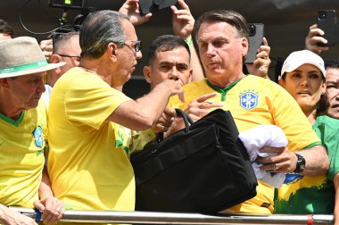 Sao Paulo SP, 02 / 25 / 2024 - Eski Brezilya Cumhurbaşkanı Jair Messias Bolsonaro ve papaz Silas Malafaia, bu Pazar günü Sao Paulo kentinde düzenlenen Avenida Paulista gösterisinde). 
