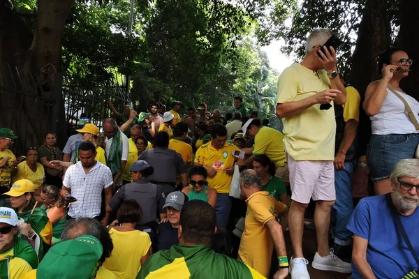 巴西圣保罗 2024 2024年2月25日星期日下午 抗议者抵达Avenida Paulista 参加由巴西前总统Jair Bolsonaro召集的活动 — 图库照片
