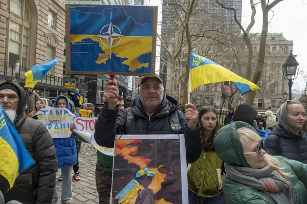 Starosta Adams Doručuje Poznámky Slavnostním Vyhlášení Vlajky Pro Ukrajinu Února — Stock fotografie