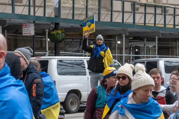 Sindaco Adams Pronuncia Osservazioni Alla Cerimonia Alzabandiera Ucraina Febbraio 2024 — Foto Stock