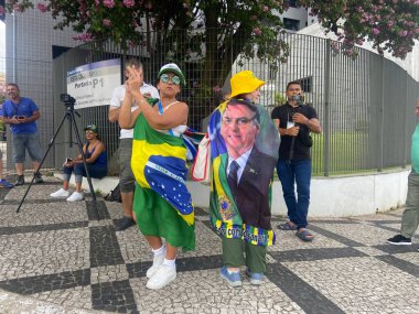 SAO PAULO (SP), Brezilya 02 / 27 / 2024 - Eski başkan Jair Messias Bolsonaro 'nun 27. Pazartesi günü yaptığı açıklamada, Sao Paulo kentindeki Federal Polis Merkezi' nin yakınında destekçilerin ve basının hareketi