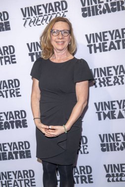 Üzüm bağı tiyatrosu 41. Yıl dönümü 2024 Gala. 26 Şubat 2024, New York, New York, ABD: Rosemarie Bray, 26 Şubat 2024 tarihinde The Edison Ballroom 'da Jesse Tyler Ferguson onuruna Vineyard Tiyatrosu' na katılır. 