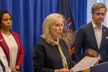 Senatör Gillibrand, Aile İnşaatı Yasası 'na erişim izni istiyor. 3 Mart 2024, New York, New York, ABD: Senatör Kirsten Gillibrand bir basın toplantısında