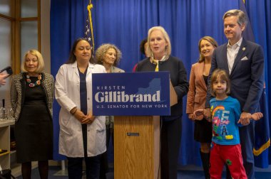 Senatör Gillibrand, Aile İnşaatı Yasası 'na erişim izni istiyor. 3 Mart 2024, New York, New York, ABD: Senatör Kirsten Gillibrand bir basın toplantısında