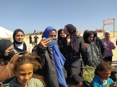 Yas tutan Filistin 'e yardım eden 150 Hizmet Girişimi. 5 Mart 2024, Gazze, Filistin: Yas tutan Filistin halkının tüm ihtiyaçlarını karşılaması için 150 hizmet girişimcisinden oluşan gençlik girişimi