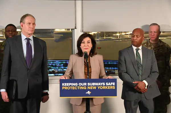 New York Valisi Kathy Hochul Nyc Metro Daki Suçları Durdurmak — Stok fotoğraf