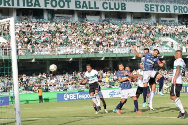 CURITIBA (PR), BRAZIL - 03 / 09 / 2024 - Oyuncu Leandro Damicao, Coritiba ile Cianorte arasındaki maçta, 2024 Campeonato Paranaense Stadyumu 'nun çeyrek final maçının ikinci ayağı olan golünü kutluyor.