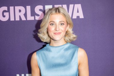 7 Mart 2024 - New York, ABD: Cara Dipietro Netflix 's Girls5eva' nın 3. sezon galasına New York 'taki Paris Tiyatrosu' nda katıldı. Birleşik Devletler