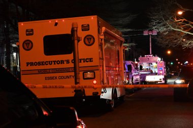 (Newark, New Jersey 'de ölümcül çatışma. 7 Mart 2024, Newark, New Jersey, ABD: Bir kişi, New Jersey, Newark 'ta perşembe akşamı saat 19: 30 sularında S 14. Cadde civarında vurularak öldürüldü.. 