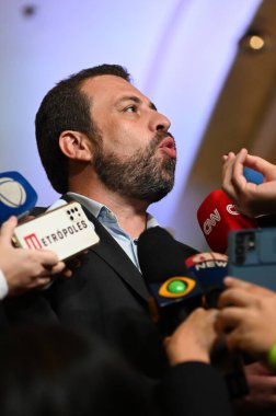 Sao Paulo (SP) - 03 / 08 / 2024: Uluslararası Kadınlar Günü 'nde Sao Paulo belediye başkanlığına aday olan Guilherme Boulos (PSOL), Sao Paulo Belediye Başkanlığı kampanyasına yaklaşık 200 kadınla birlikte Av Paulista bölgesindeki Clube Homs' da katılıyor.