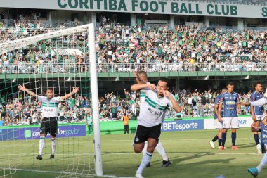 CURITIBA (PR), BRAZIL - 03 / 09 / 2024 - Oyuncu Leandro Damicao, Coritiba ile Cianorte arasındaki maçta, 2024 Campeonato Paranaense Stadyumu 'nun çeyrek final maçının ikinci ayağı olan golünü kutluyor.