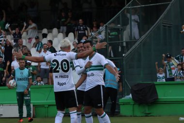 CURITIBA (PR), BRAZIL - 03 / 09 / 2024 - Oyuncu Leandro Damicao, Coritiba ile Cianorte arasındaki maçta, 2024 Campeonato Paranaense Stadyumu 'nun çeyrek final maçının ikinci ayağı olan golünü kutluyor.