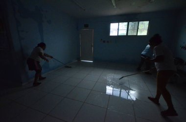 RIO GRANDE DO NORTE (RN) 02/26/2024-CUVAS-ALAGAMENTOS-UBS. Potengi Mahallesi 'nde bulunan Sağlık Birimi, UBS Alto da Torre, sızma ve elektrik kesintisi nedeniyle bir yıldan biraz uzun bir süre hizmet vermeden açıldı. 