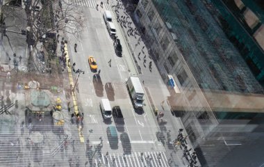 8 Mart 2024, New York, ABD: Amerika Merkez Bankası 'ndan Manhattan-Bryant Park Bölgesi Yayaların ve araçların hareketlerini gösteriyor.