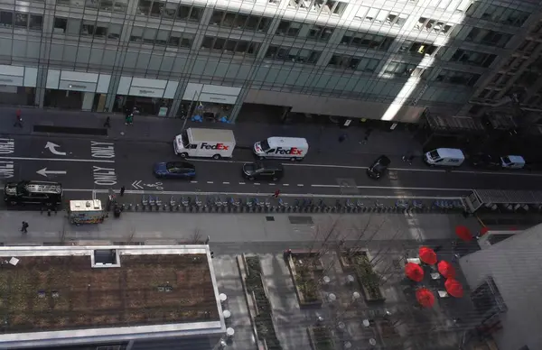 2024年3月8日 美国纽约 美国美国银行大楼的曼哈顿 布赖恩特园区空中景观 显示行人和车辆移动 — 图库照片