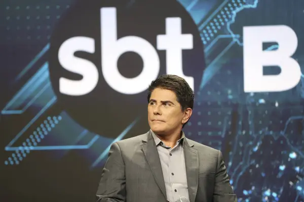 サンパウロ ブラジル 2024 Cesar FilhoとSbtでの記者会見中にホセ オクチュソ監督は サンパウロで新しいプログラム Sbtブラジル を発表しました Sbtの放送局は — ストック写真