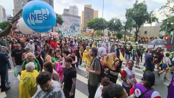 Sao Paulo Brazil 2024 教师在圣保罗市政厅前的示威和罢工 2024年工资运动的Coeduc议程的要求是 将每个人的工资提高39 取消14 的养老金没收 — 图库视频影像