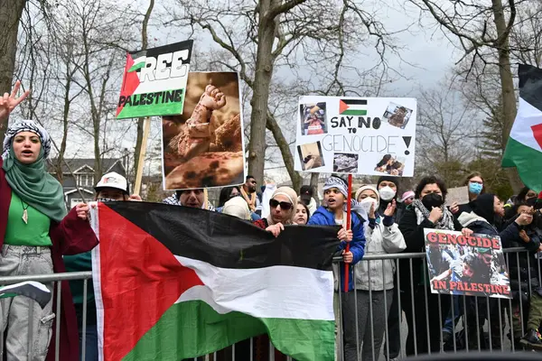 Pro Palestinian Protesters Demonstrate Front Congregation Keter Torah Teaneck New — Stock Photo, Image