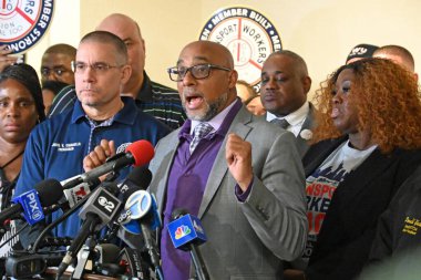 Ulaşım Sendikası Başkanı Richard Davis ile basın toplantısı. 12 Mart 2024, New York, ABD: Transit Sendika Başkanı Richard Davis, Transit İşçi Sendikası Yerel 100 (TWU), New York 'taki metro ve otobüs sistemindeki şiddete yanıt verdi..