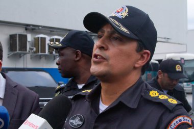 Rio de Janeiro, (RJ), 03.12.2024 - Rio de Janeiro 'nun merkezindeki Novo Rio Otobüs İstasyonu' nda bir suçlu bir otobüse saldırdı ve çocuklar ve yaşlılar da dahil olmak üzere rehineler aldı..