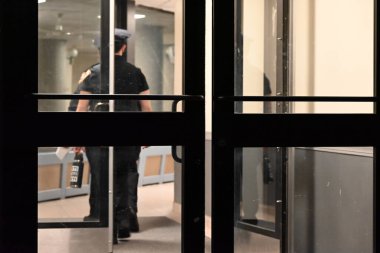 (52 yaşındaki kadının cesedi Manhattan Apartmanı 'nın içinde bir çantada bulundu. 15 Mart 2024, Manhattan, New York, ABD: Manhattan 'da bir apartman dairesinde bir kadının cesedinin bulunması üzerine soruşturma sürüyor. 