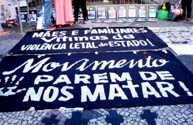 Rio de Janeiro (RJ), 03: 14 Monica Benicio, Federal Vekil Yardımcısı Marielle Franco (PSOL-RJ) ile birlikte 6 yaşındaki Marielle Franco ve Anderson Franco 'nun ölümünün anısına Rio de Janeiro Cinelandia' da bir gösteri yaptı.