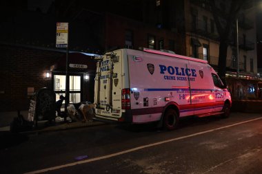 (52 yaşındaki kadının cesedi Manhattan Apartmanı 'nın içinde bir çantada bulundu. 15 Mart 2024, Manhattan, New York, ABD: Manhattan 'da bir apartman dairesinde bir kadının cesedinin bulunması üzerine soruşturma sürüyor. 
