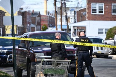 Levittown, Pennsylvania 'da aktif bir çatışmada birkaç kişiyi öldüren şüpheli bir konutta barikat kurmuş ve bildirildiğine göre Trenton, New Jersey' de insanları rehin tutuyor. 16 Mart 2024, Trenton, New Jersey, ABD