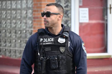 Levittown, Pennsylvania 'da aktif bir çatışmada birkaç kişiyi öldüren şüpheli bir konutta barikat kurmuş ve bildirildiğine göre Trenton, New Jersey' de insanları rehin tutuyor. 16 Mart 2024, Trenton, New Jersey, ABD