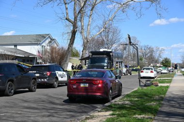 Dedektifler Falls Township, Pennsylvania 'daki Edgewood Lane' de Levittown, Pensilvanya 'da bir evde çalışıyorlar. 16 Mart 2024, Falls Township, Pennsylvania, ABD