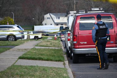 Levittown, Pennsylvania 'daki Viewpoint Lane' de şüpheli Andre Gordon tarafından vurulan iki kişi. 16 Mart 2024, Levittown, Pennsylvania, ABD 52 yaşındaki üvey anne, Karen Gordon ve 13 yaşındaki kız kardeşi Kera Gordon vurularak öldürüldü. 